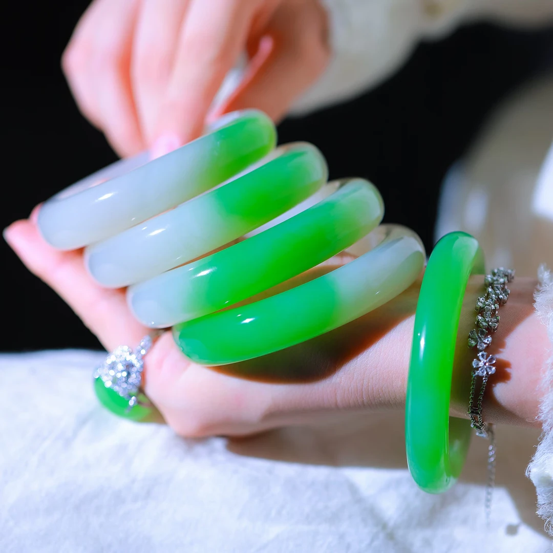 1506号精品翠青色圆条手镯