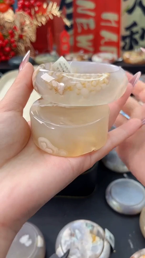 【闪购商品】石英质玉手镯未镶嵌赠送镯心（60圈口）