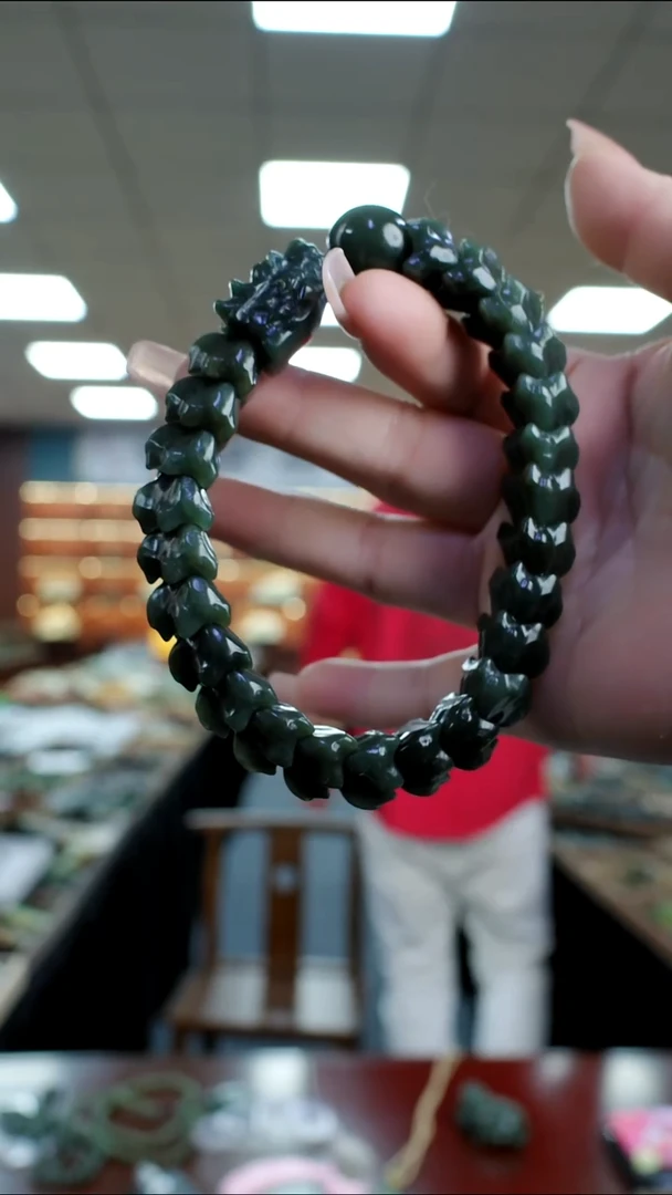 未镶嵌手链透闪石质玉多样是发货随机发一