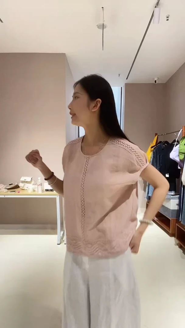 粉色上衣。。。。。。。。