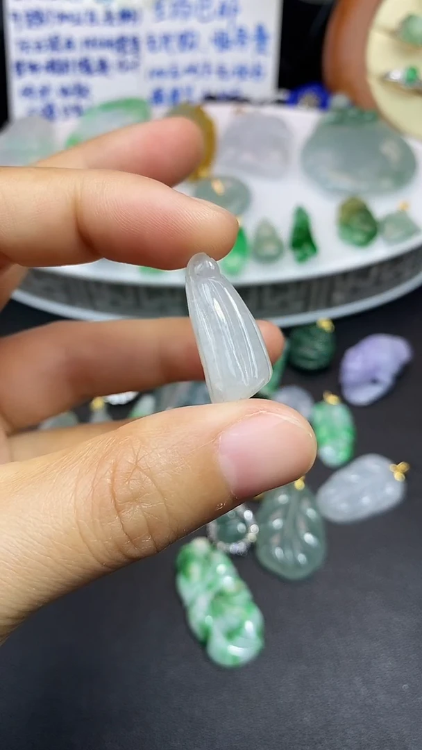 颈饰未镶嵌翡翠吊坠