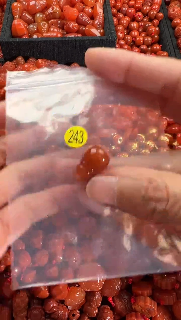 【闪购商品】南红玛瑙颈饰未镶嵌1