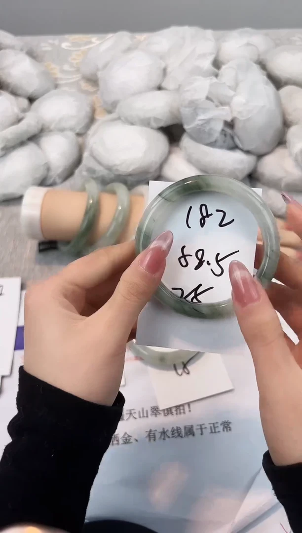 未镶嵌手镯石英质玉182