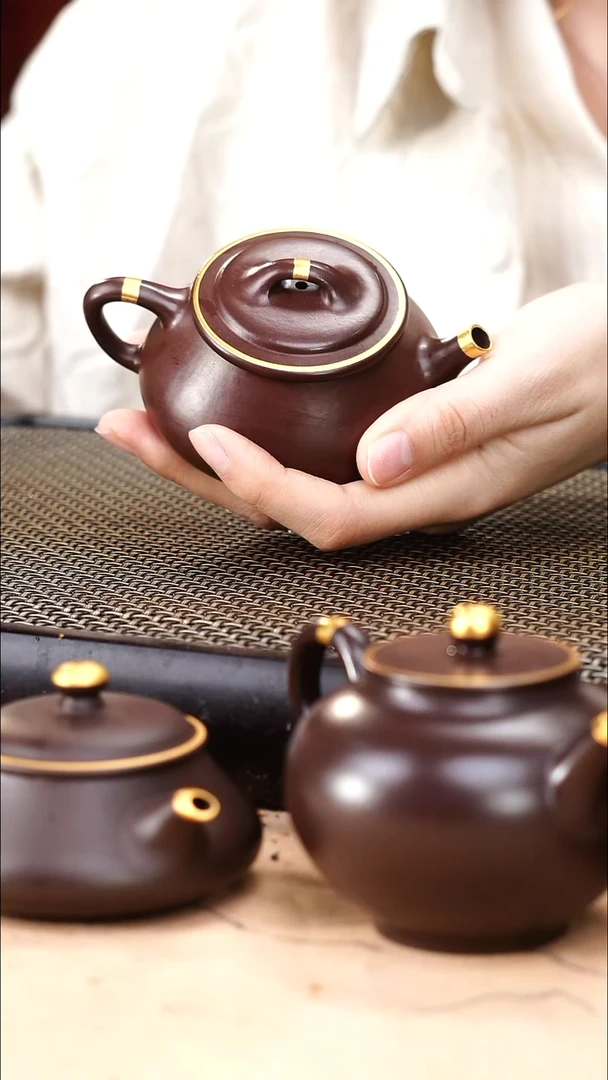 茶壶紫砂四号井茄皮紫泥描金薄胎三足逸瓢160cc