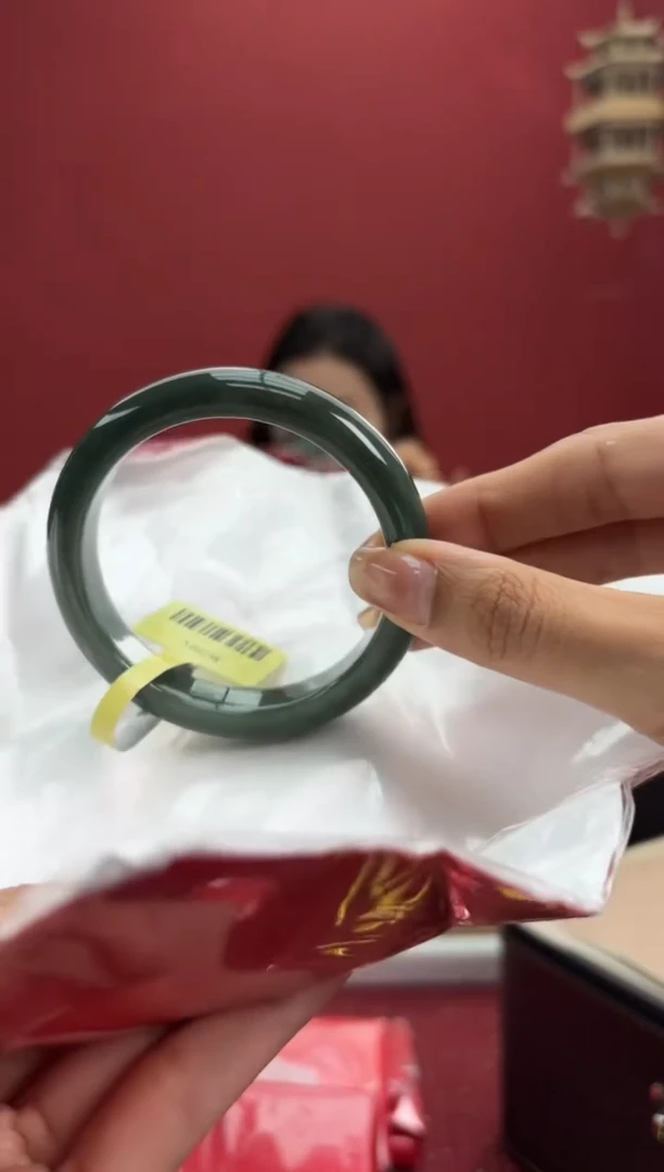 翡翠手镯（贵妃镯）未镶嵌16手镯