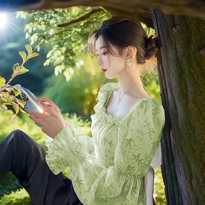绿色碎花长袖衬衫女款2025年春季小众设计法式收腰木耳边方领上衣