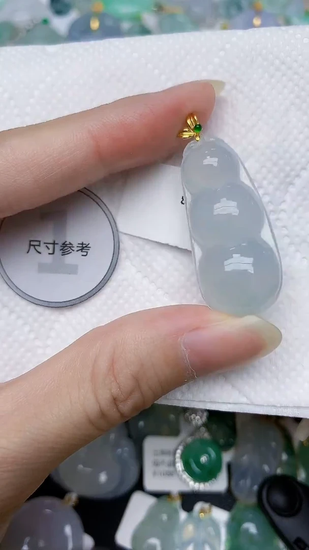 颈饰18K金镶嵌翡翠天然A货翡翠