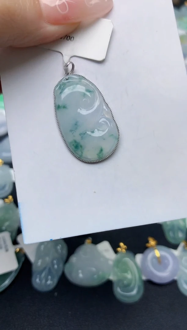 翡翠18K金镶嵌颈饰天然翡翠A货