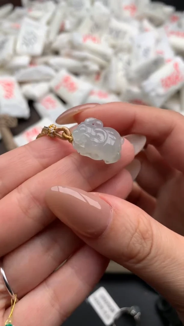 【闪购商品】翡翠挂件未镶嵌一