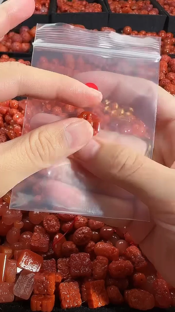 颈饰未镶嵌南红玛瑙1