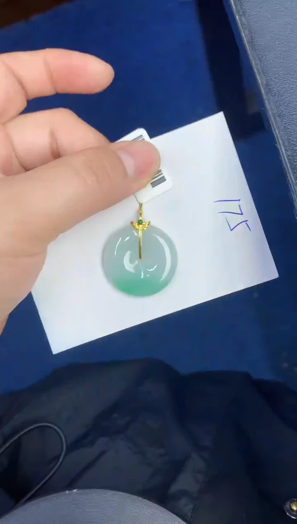 翡翠18K金镶嵌颈饰缅甸天然A货翡翠