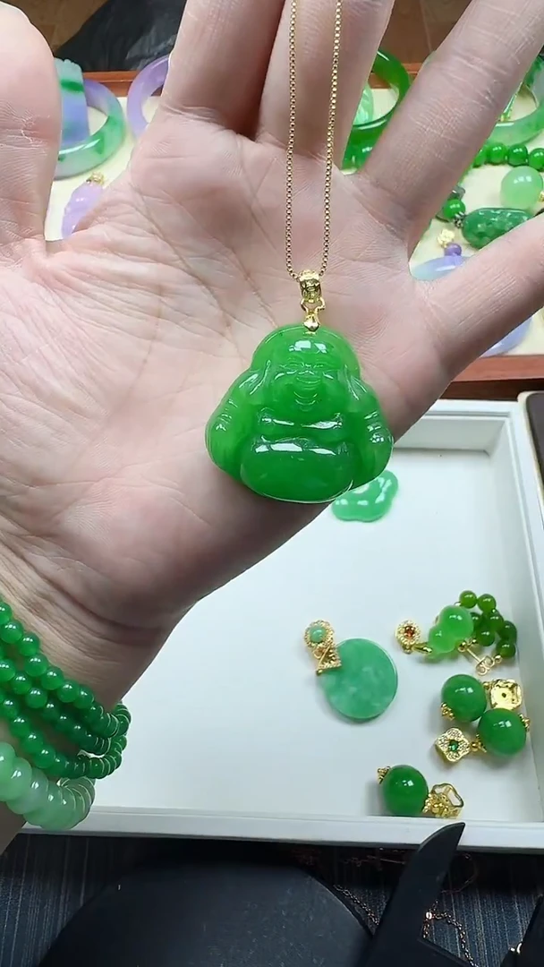 颈饰14K金镶嵌翡翠满绿大佛