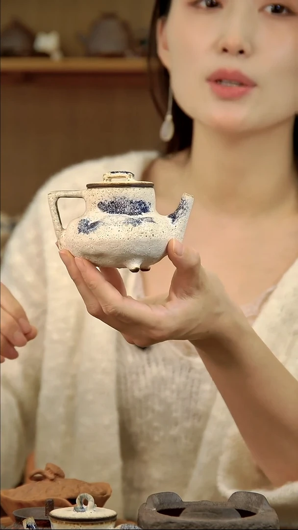 言野手作 粉引大三足壶