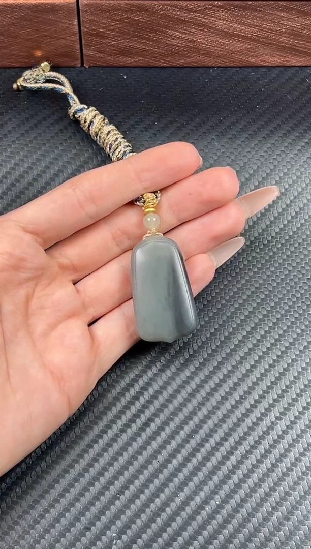 吊坠(赠链)未镶嵌和田玉若羌微色差吊坠JM