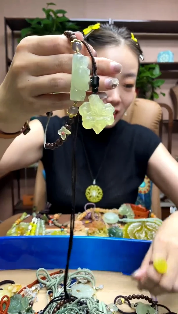 未镶嵌岫玉吊坠·1