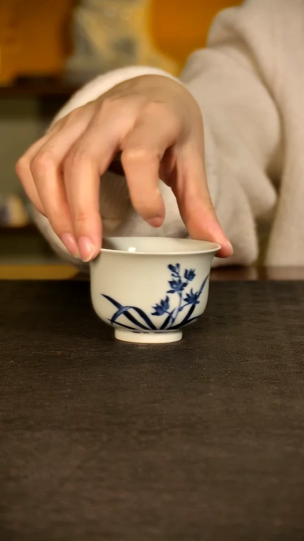 乐之斋青花兰花书法主人杯