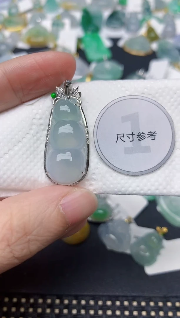 颈饰18K金镶嵌翡翠緣*天然缅甸A货翡翠