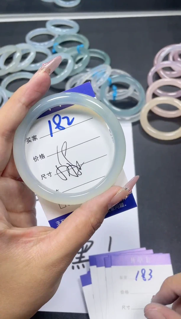玛瑙/玉髓手镯未镶嵌182