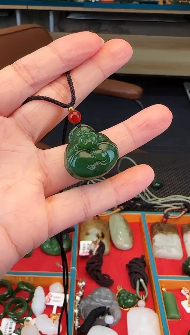 颈饰未镶嵌和田玉抱抱佛