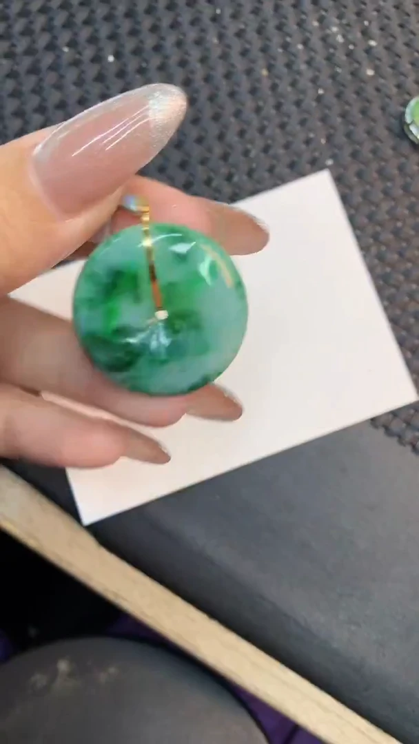 颈饰18K金镶嵌翡翠1