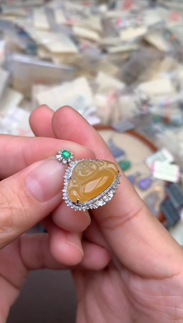 18K金镶嵌挂件翡翠—