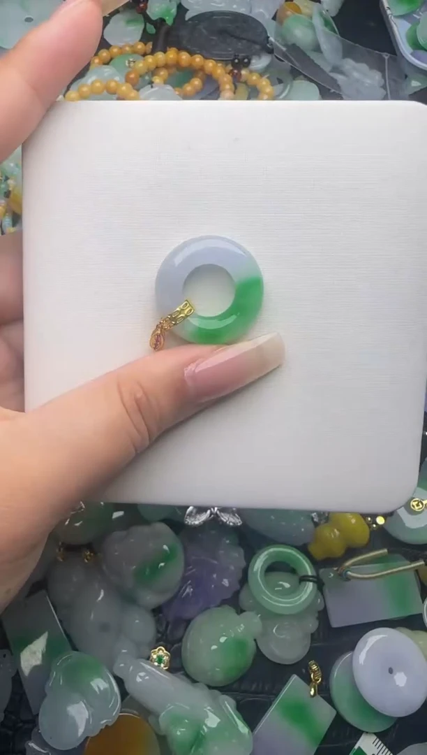 翡翠未镶嵌颈饰天然缅甸翡翠吊坠