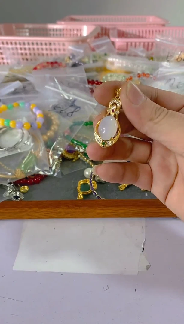 【闪购商品】水晶颈饰银S925镶嵌230红宝，蓝宝，多样性发一件赠链