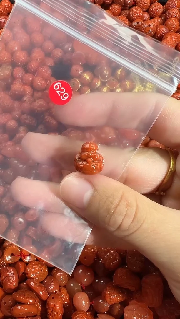颈饰未镶嵌南红玛瑙1