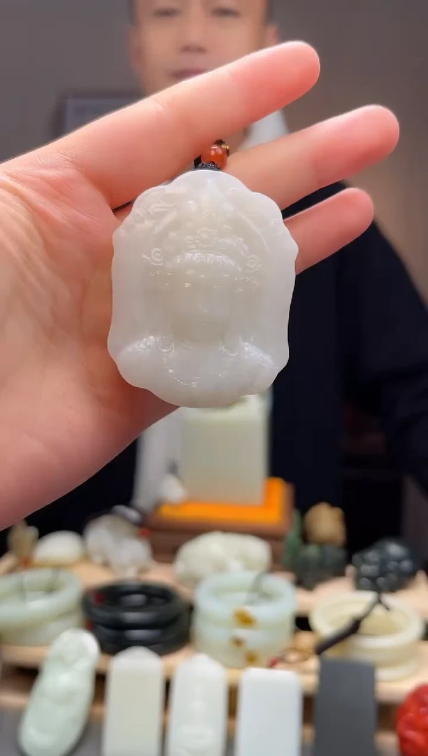 颈饰未镶嵌和田玉吊坠