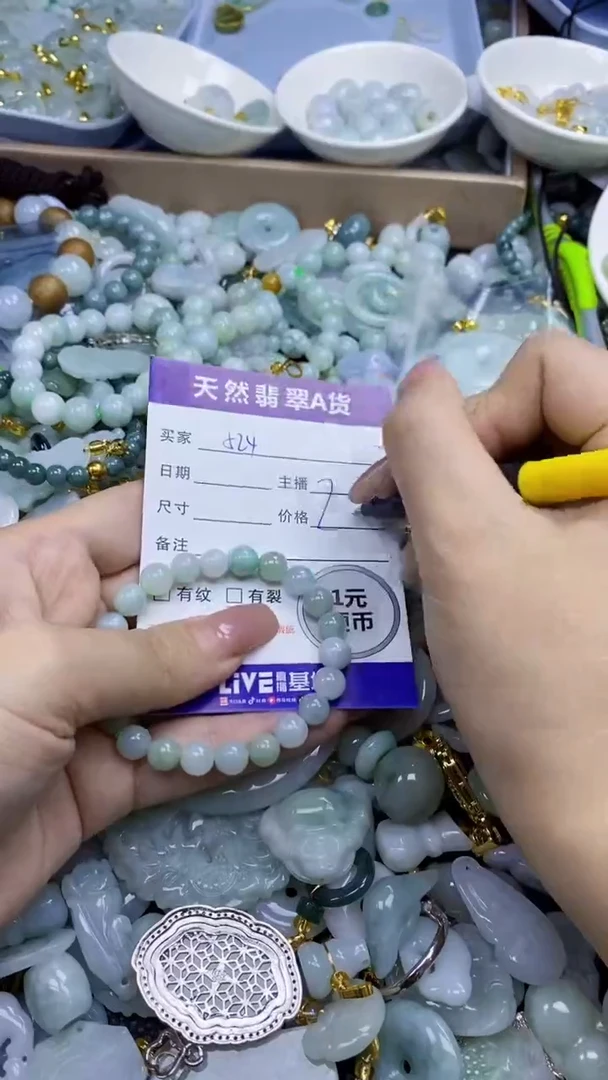 翡翠未镶嵌颈饰天然翡翠A货吊坠批量多样性发其一