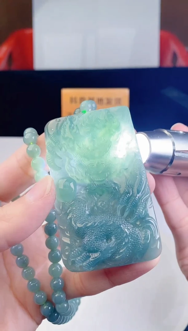 颈饰未镶嵌翡翠··