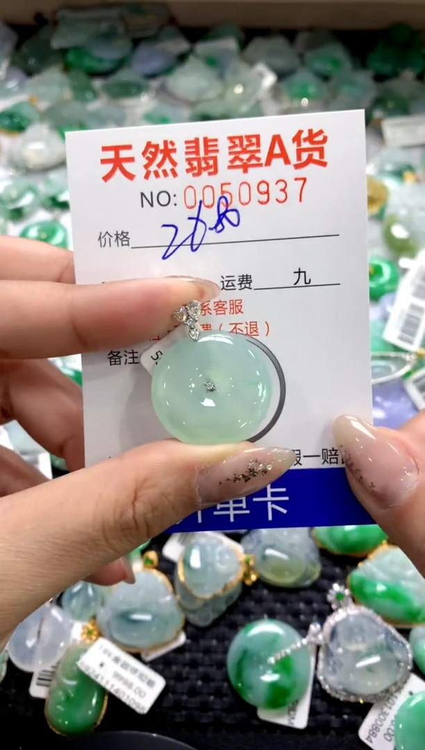 颈饰18K金镶嵌翡翠1111111111111111