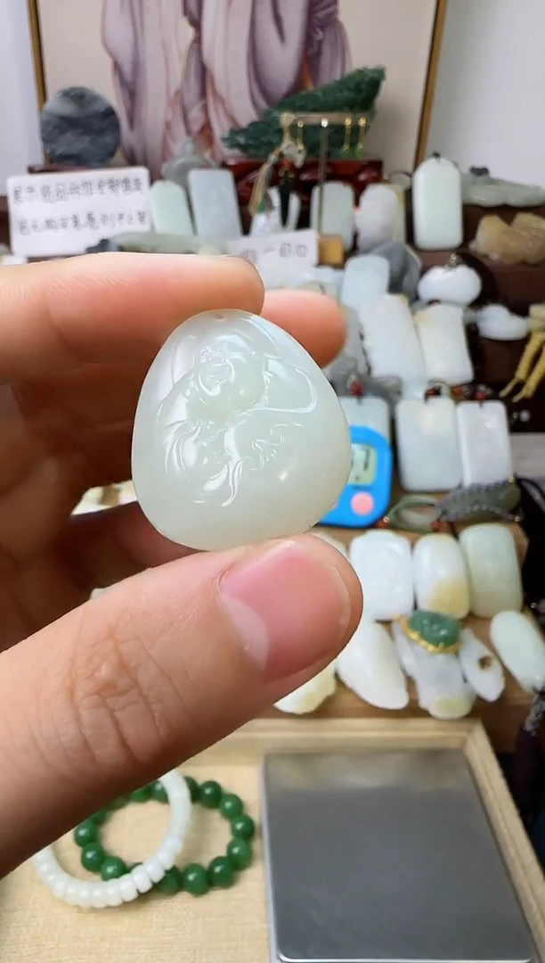 和田玉未镶嵌颈饰佛公