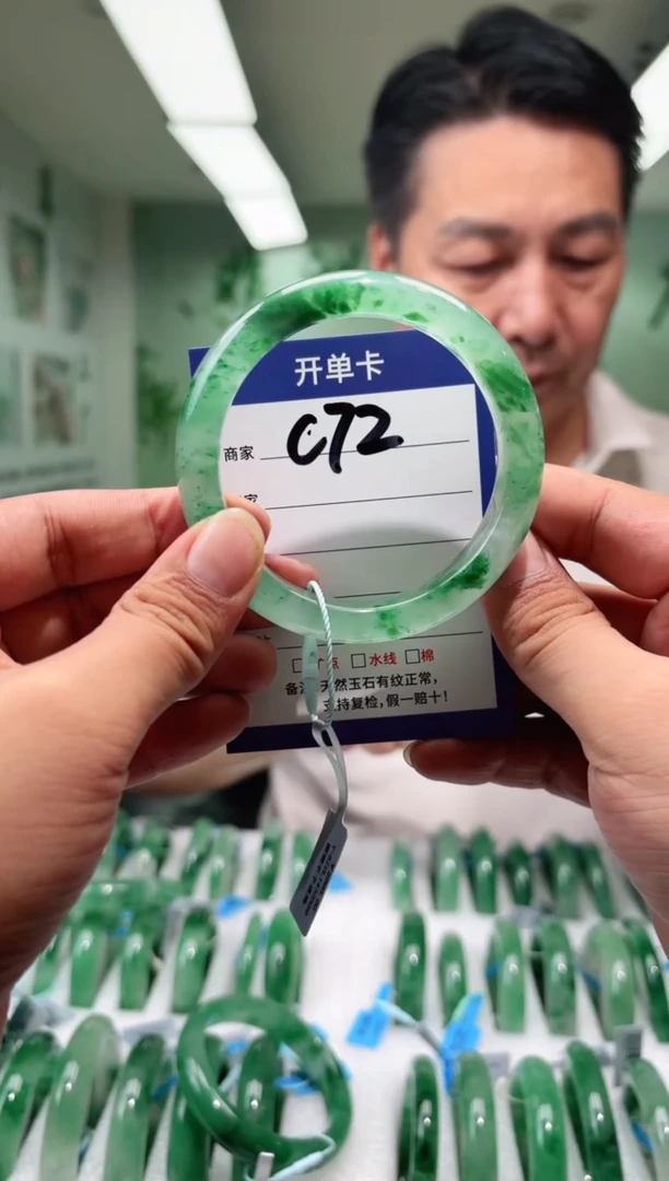 未镶嵌手镯石英质玉60