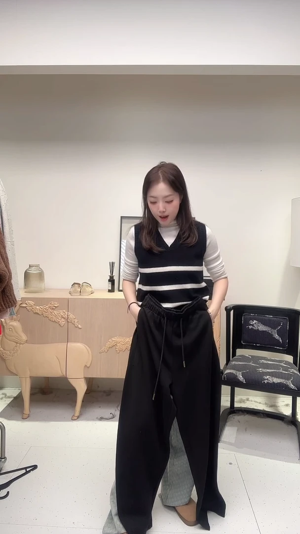 黑色抽绳直筒休闲卫裤