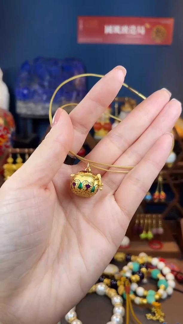 邱*，柿柿如意珐琅吊坠