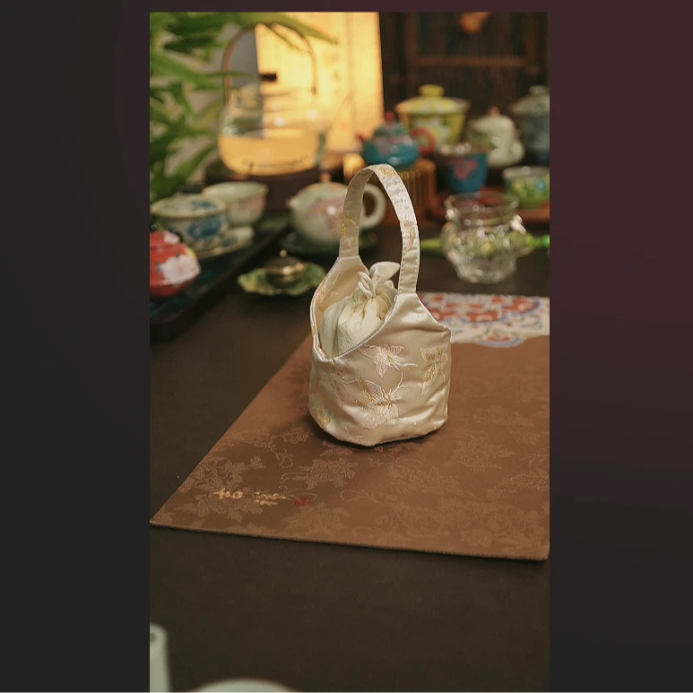 蝶舞高端茶事收纳包织锦刺绣棉麻内里便携防撞（一壶一杯）