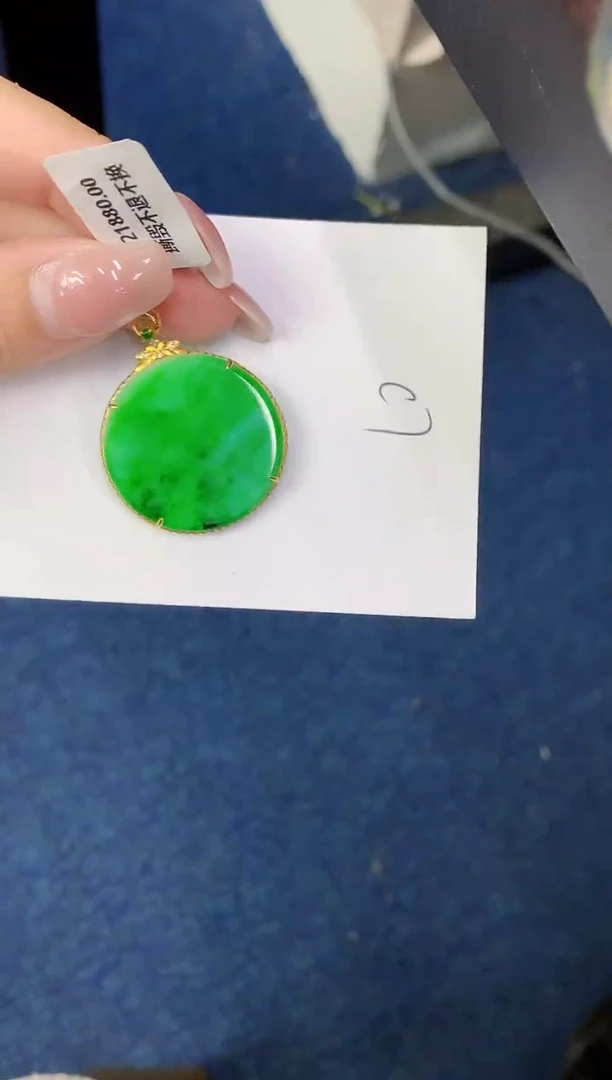 翡翠18K金镶嵌颈饰缅甸天然翡翠A货