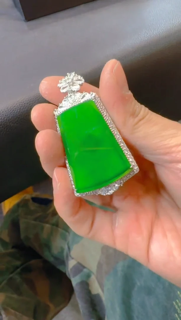 吊坠(赠链)银S925镶嵌翡翠天然A货翡翠