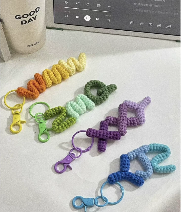 成品字母名字送男女朋友闺蜜爱豆钩针手工毛线挂件diy编织钥匙扣