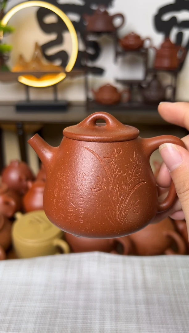 茶壶段泥红降坡高石瓢壶兰花刻150CC-甘来兵