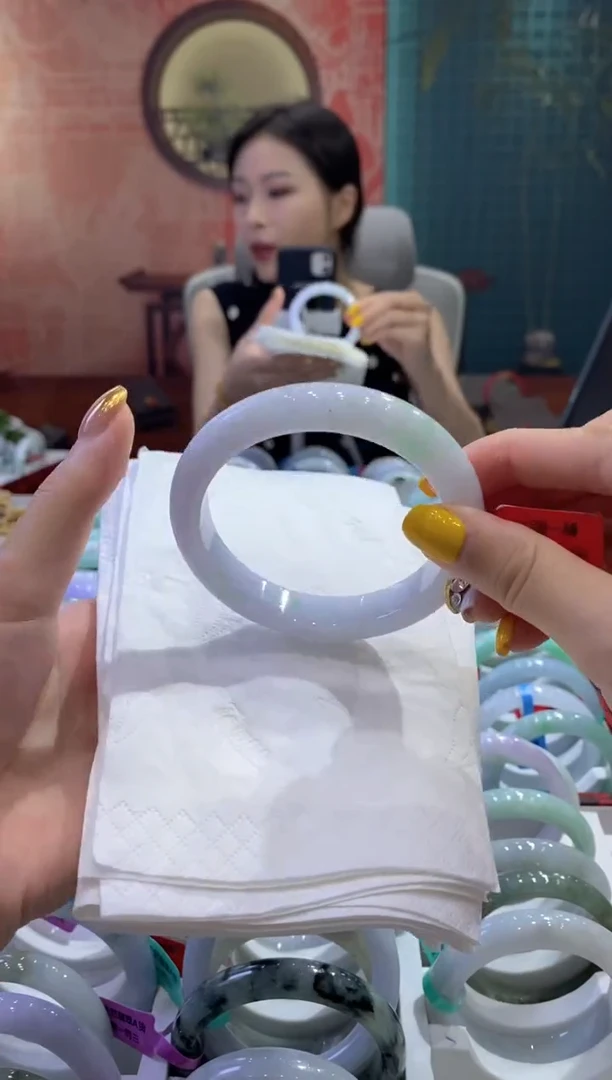 翡翠手镯未镶嵌多人09288