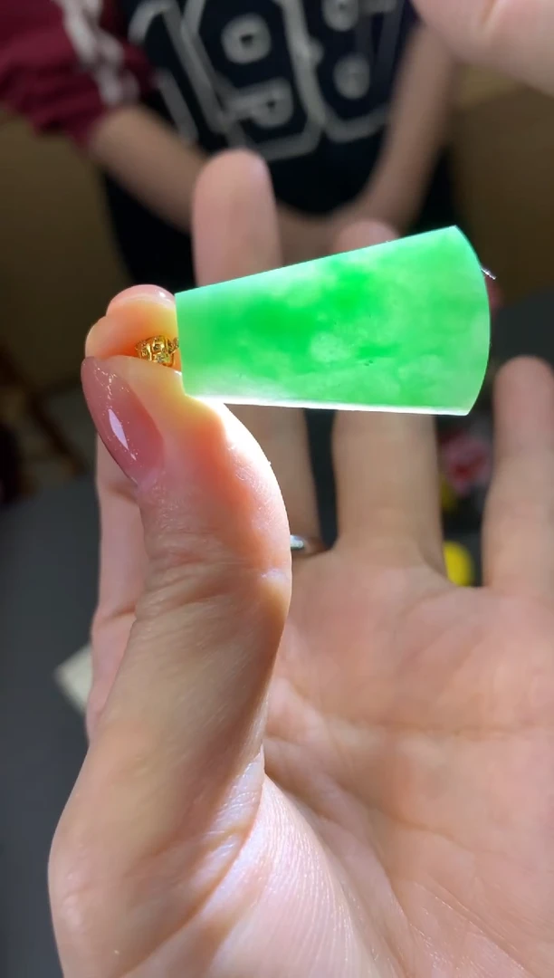 颈饰18K金镶嵌翡翠|不退不换