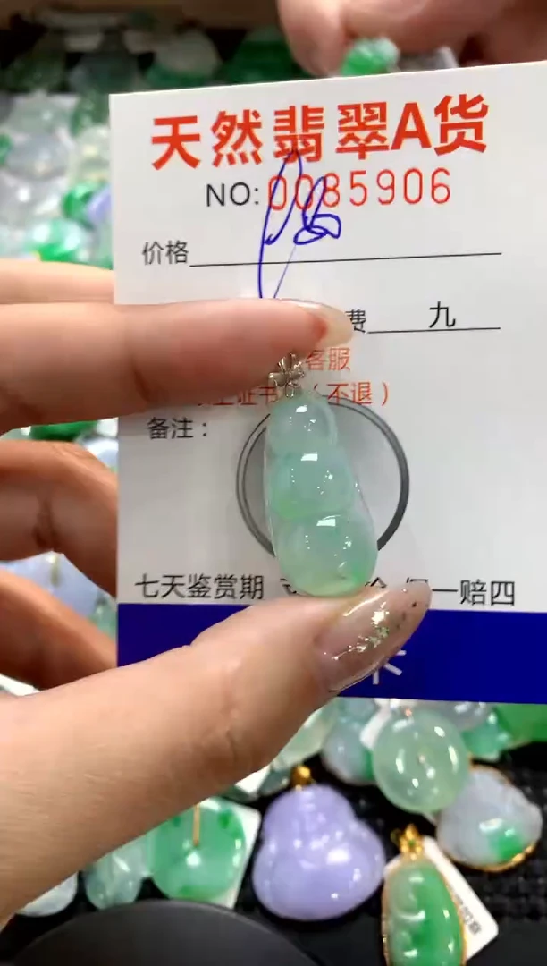 颈饰18K金镶嵌翡翠1111111111111111