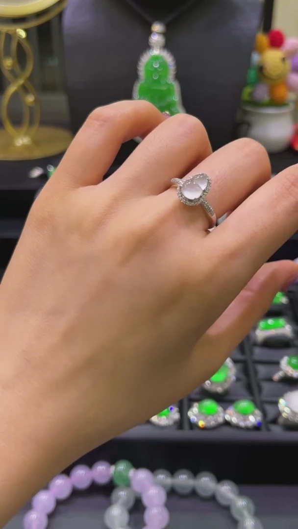 18K金镶嵌戒指翡翠戒指