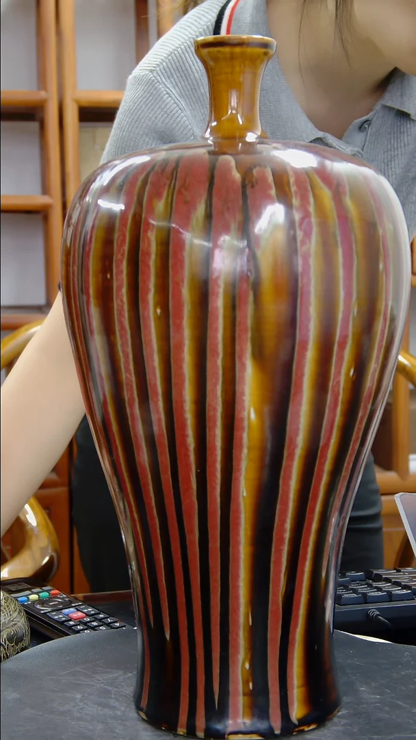 瓶酱釉瓜楞纹梅瓶