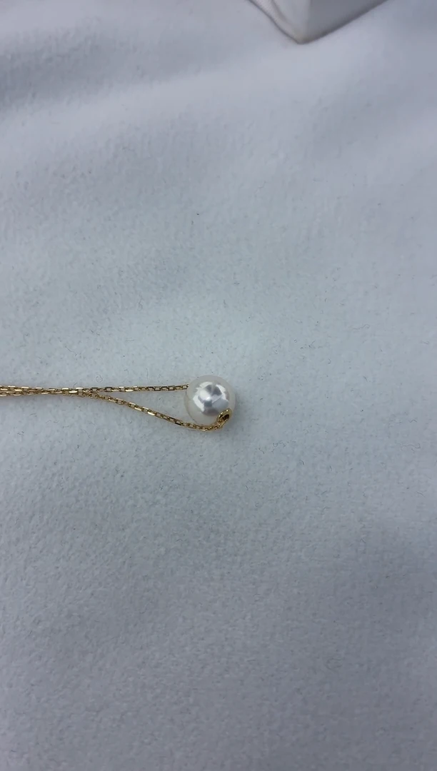 颈饰18K金镶嵌海水珍珠路路通8-8.5微瑕（赠送银链子