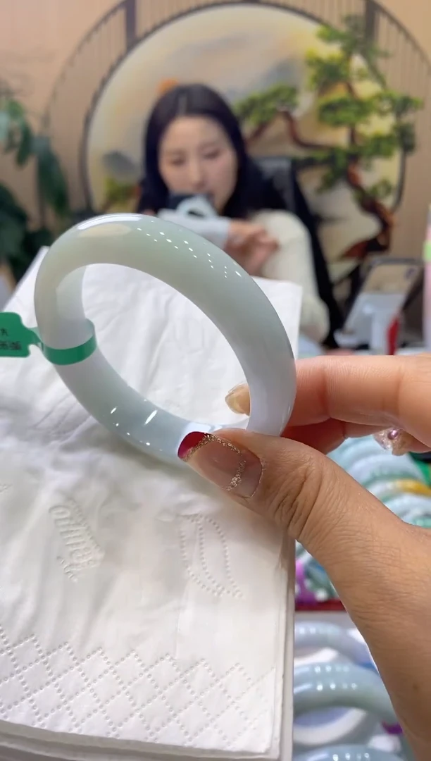【闪购商品】翡翠手镯未镶嵌99903409