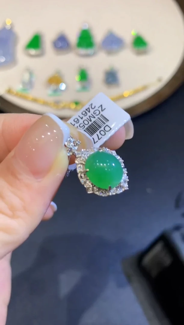 翡翠18K金镶嵌吊坠(不含链)SY0776多样性发其一