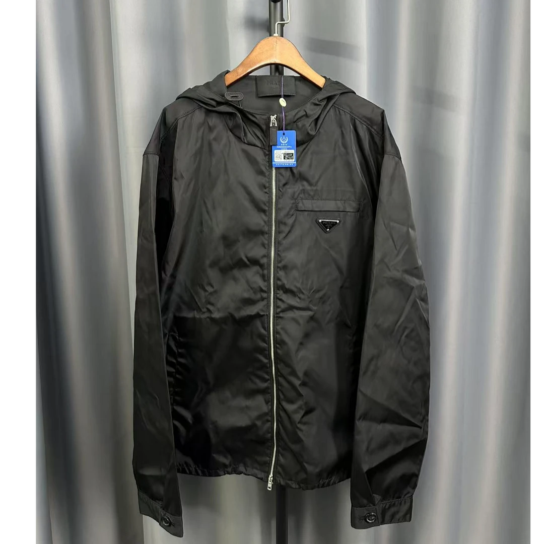 99新 Prada/普拉达 男士春秋时尚经典百搭拉链尼龙连帽外套黑色